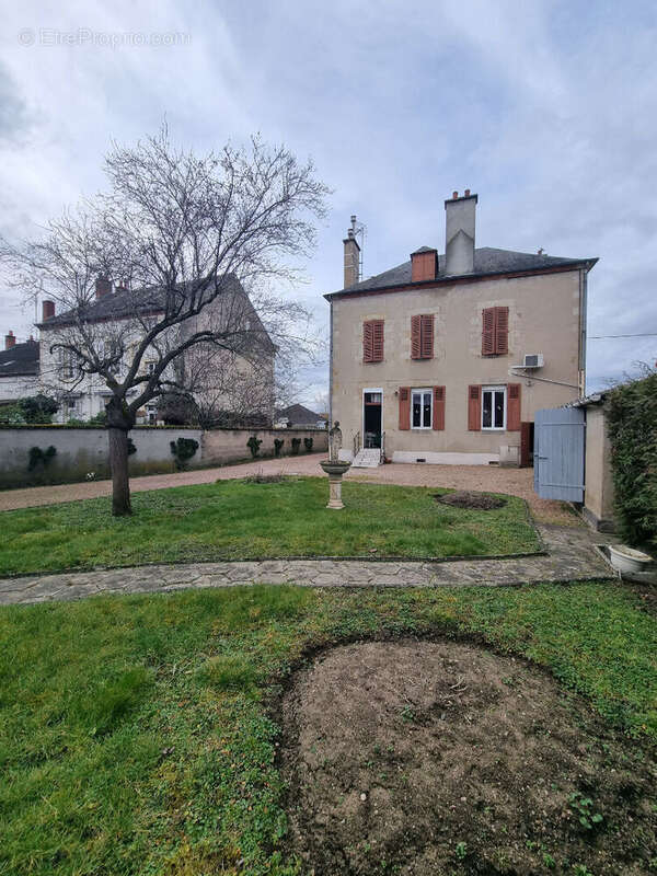 Appartement à YZEURE