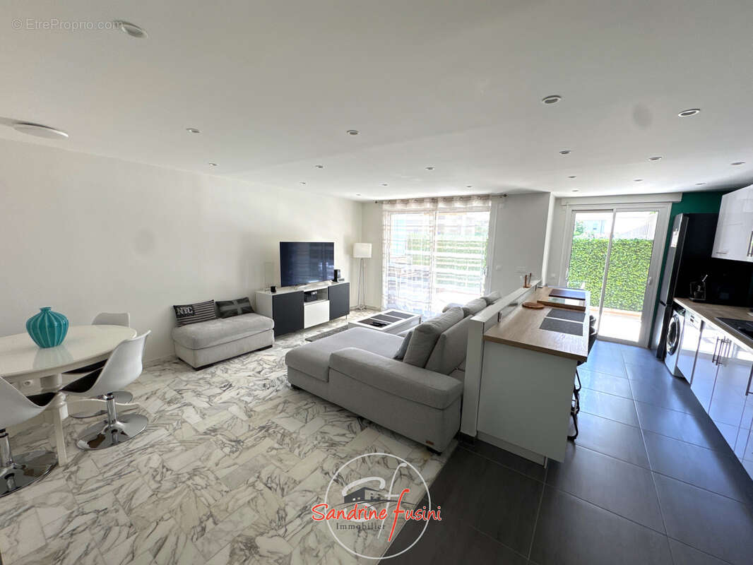 Appartement à SAINT-LAURENT-DU-VAR