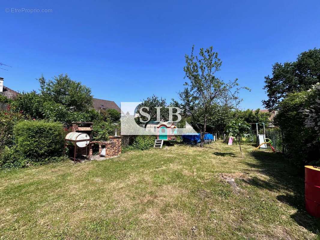 Maison à LA VILLE-DU-BOIS