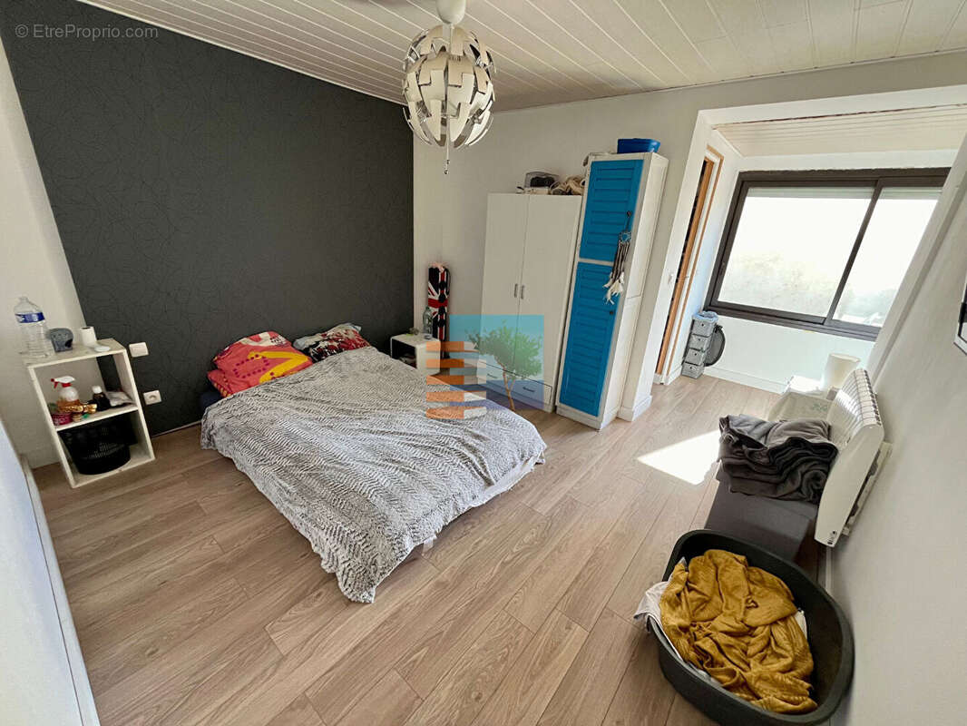 Maison à SAINT-LAURENT-DE-LA-SALANQUE