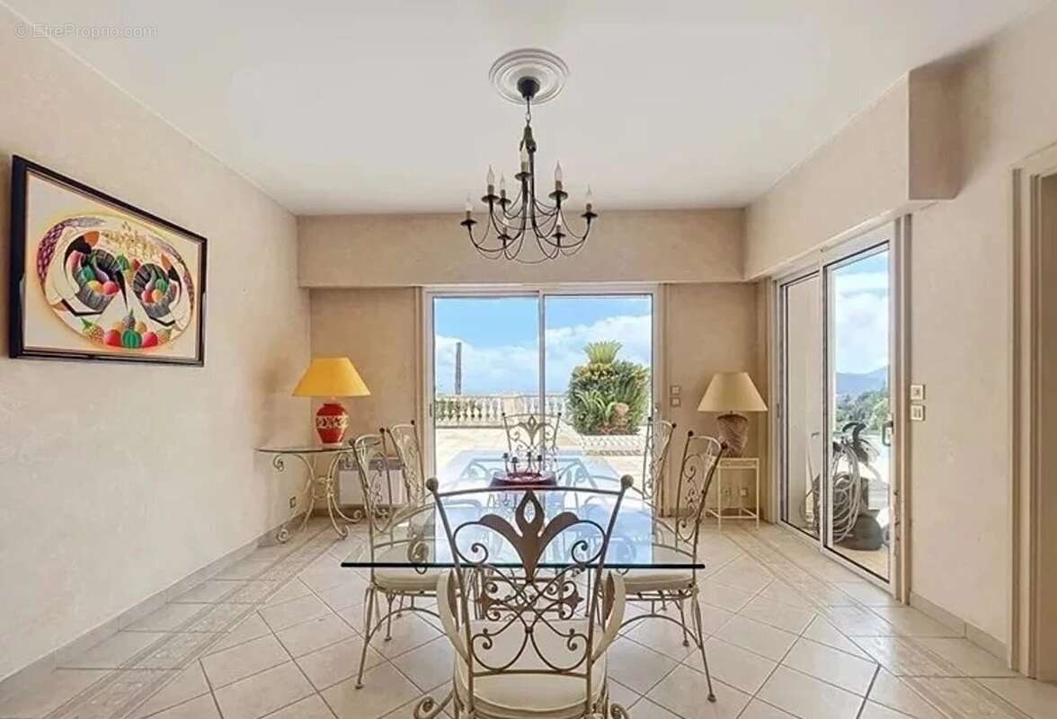 Maison à MANDELIEU-LA-NAPOULE