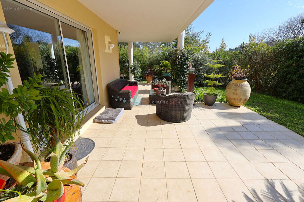 Appartement à MANDELIEU-LA-NAPOULE