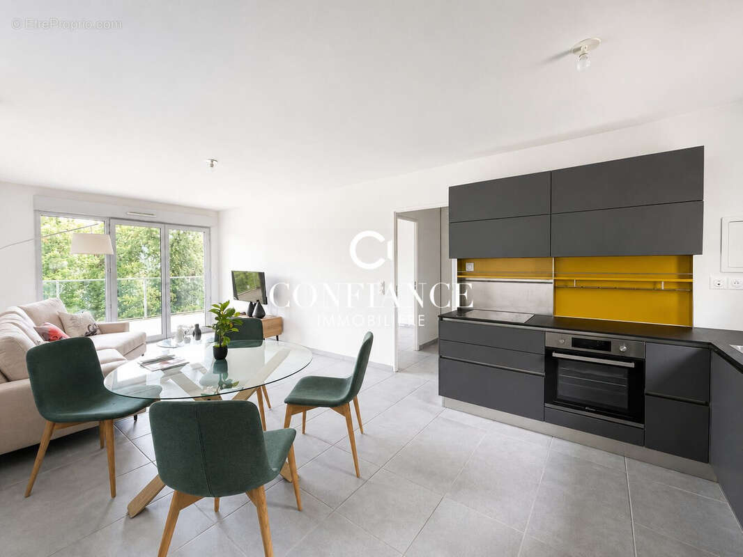 Appartement à GILETTE