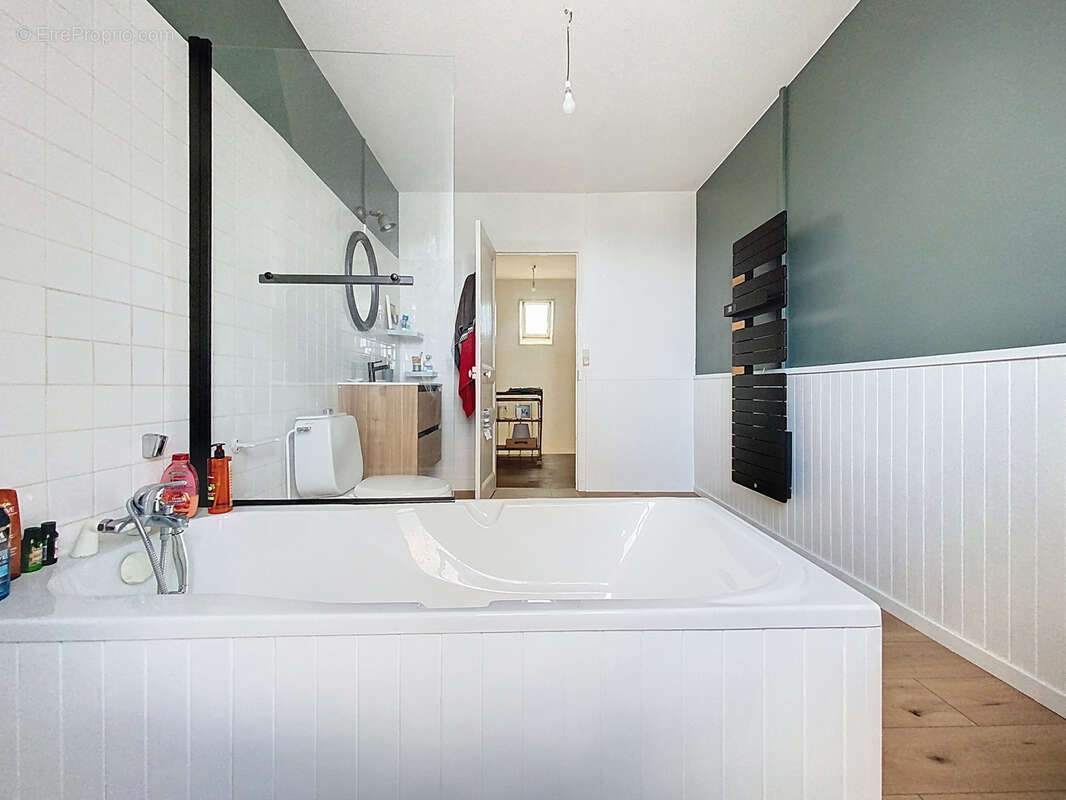 Maison à DONVILLE-LES-BAINS