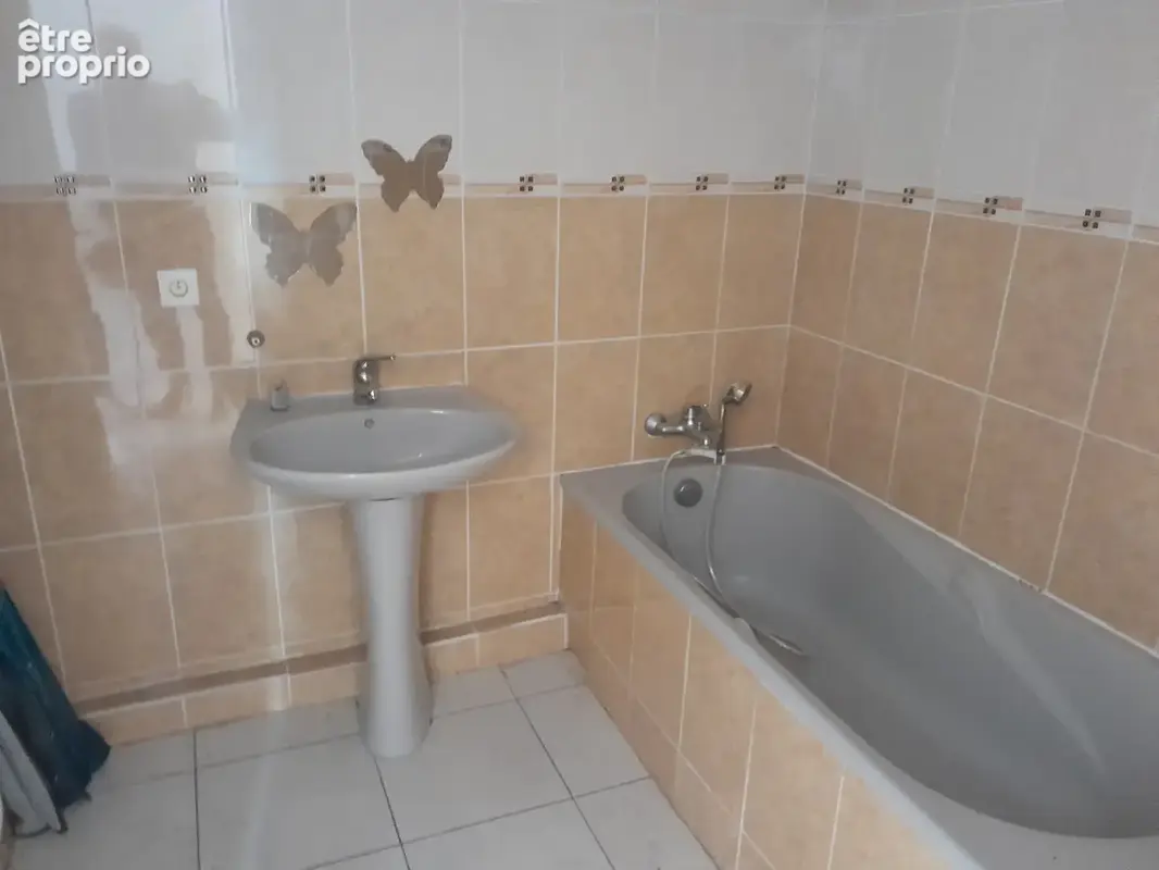 Appartement avec grand hangar et terrain d'agrement - photo 8