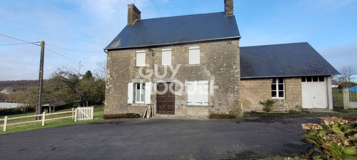 Maison à LE PETIT-CELLAND