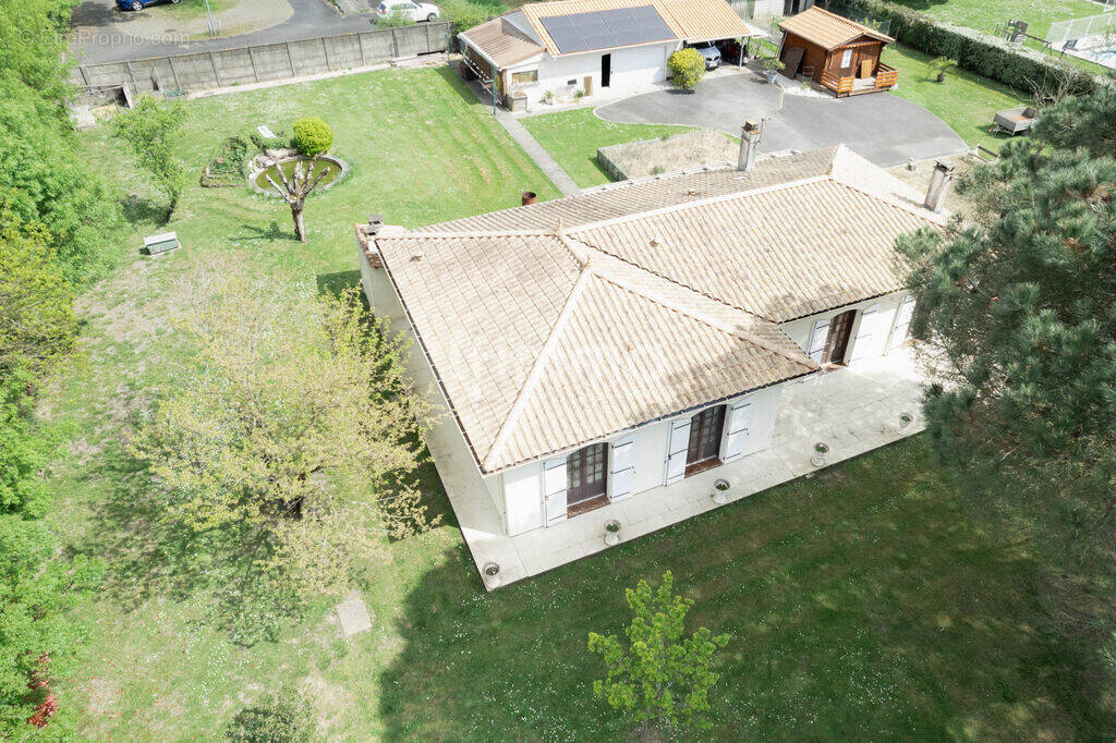 Maison à AMBES