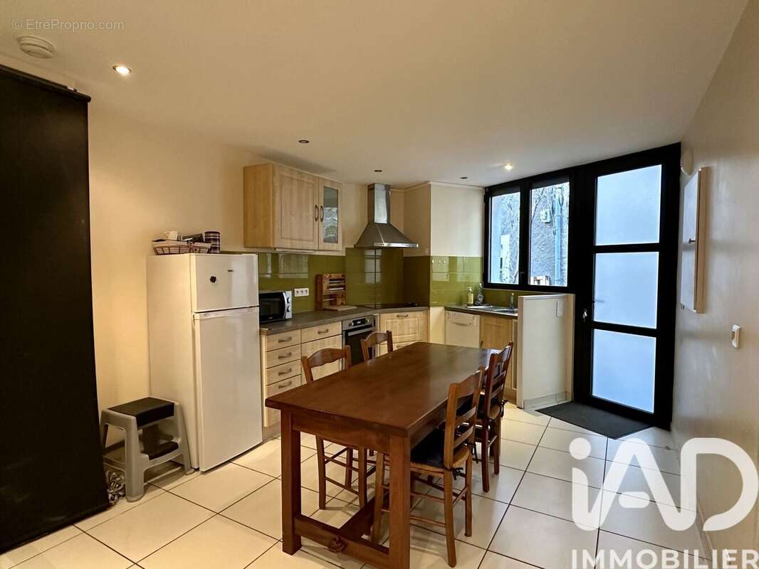 Maison 257 m² à Saint-Saturnin-De-Lucian  - photo 3