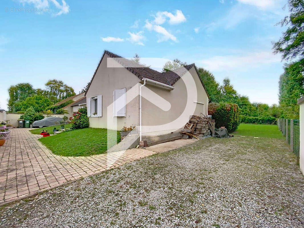 Maison à SAINTE-GEMME-MORONVAL