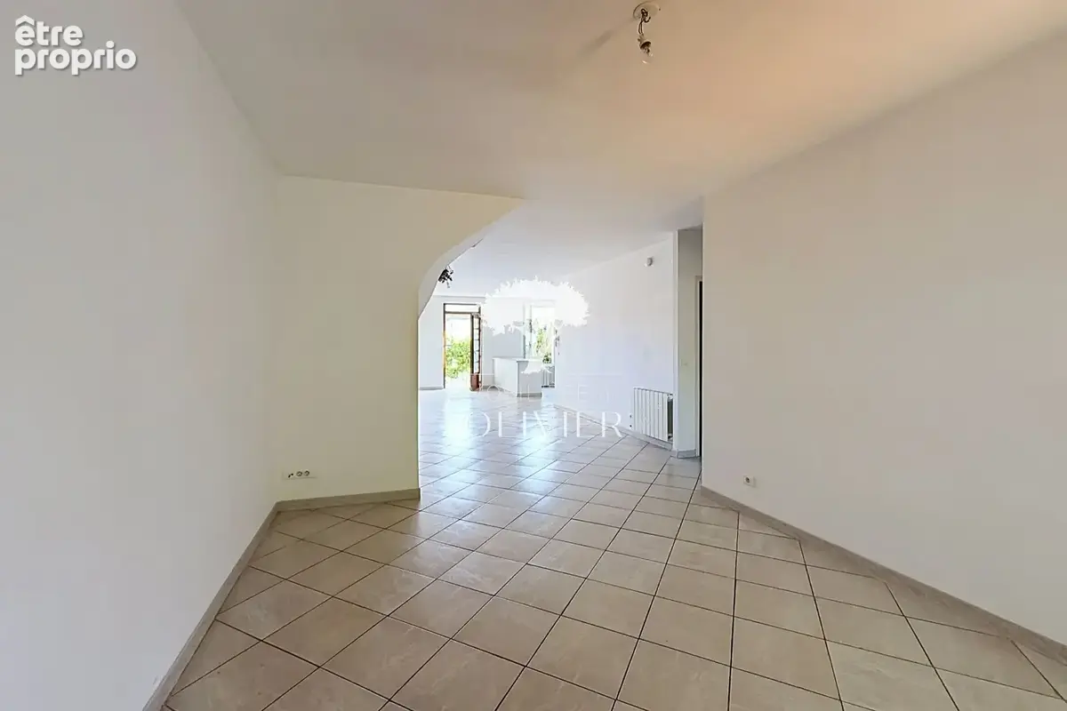Appartement 10 pièces 642 m² à vendre à Apt (84400) - photo 2