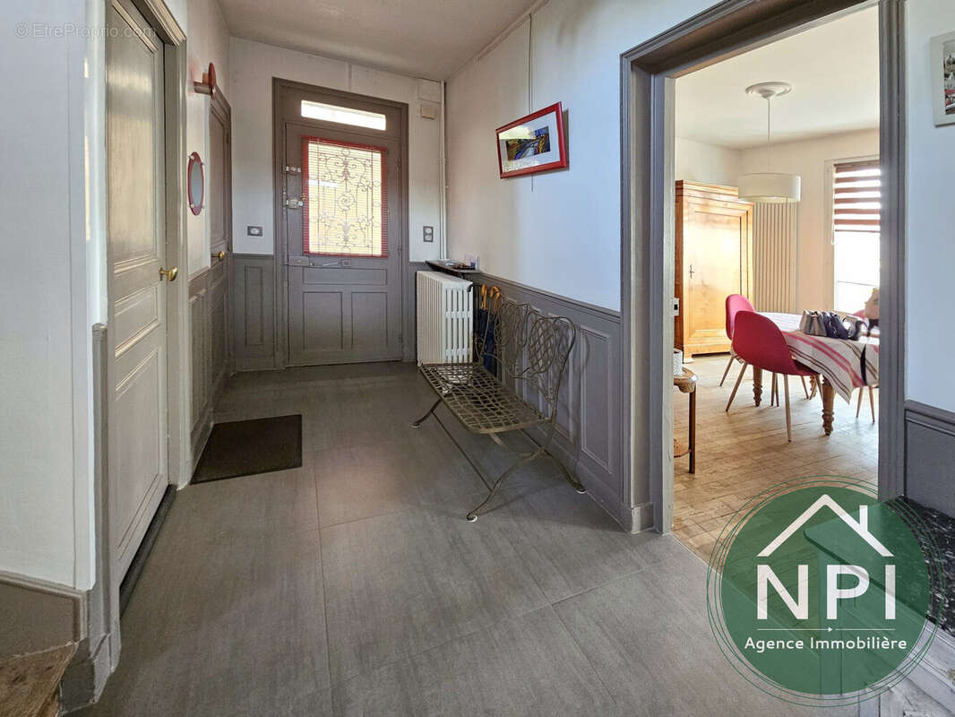 Maison à VAUX-LE-PENIL