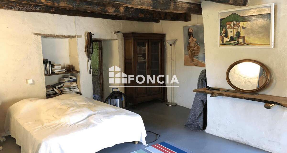 Maison à CHATEAUNEUF-MIRAVAIL