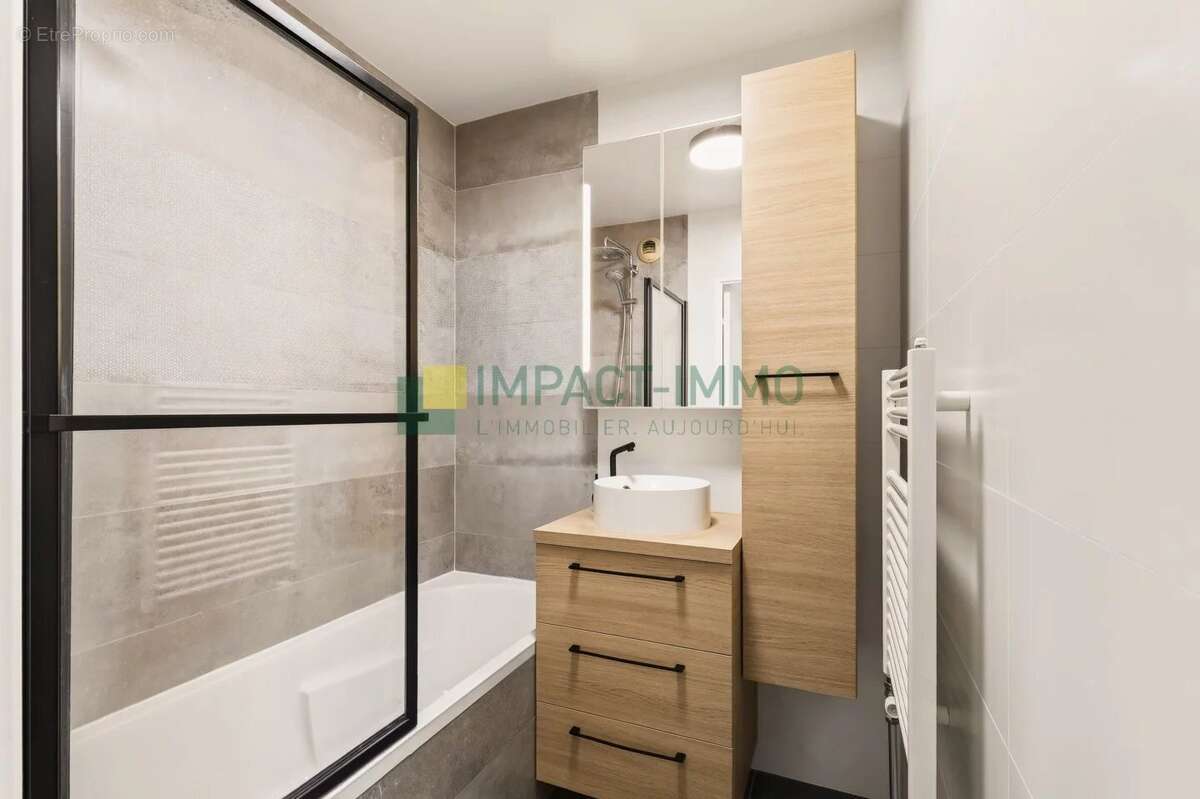A vendre 3 pieces balcons cave (parking en sus.) en parfait etat - photo 6