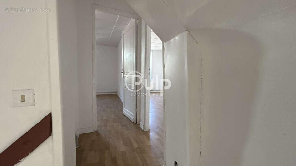 Immeuble de rapport. Maison et commerce - photo 2