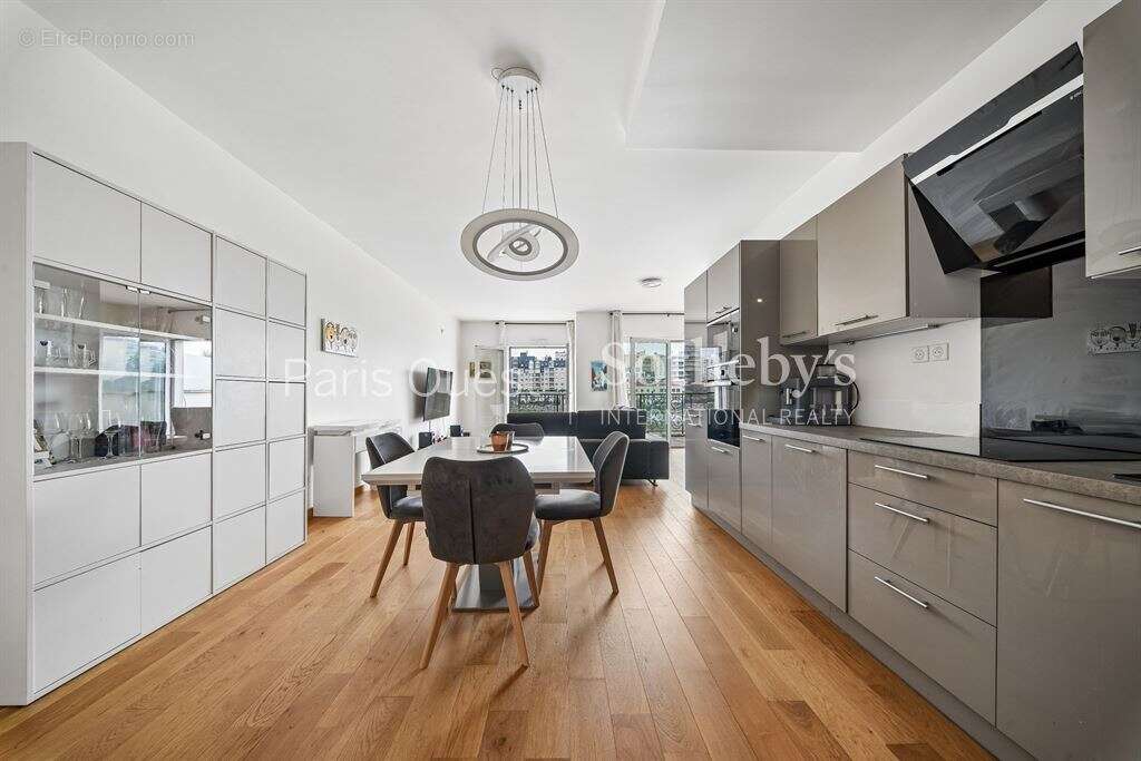 Appartement à NEUILLY-SUR-SEINE