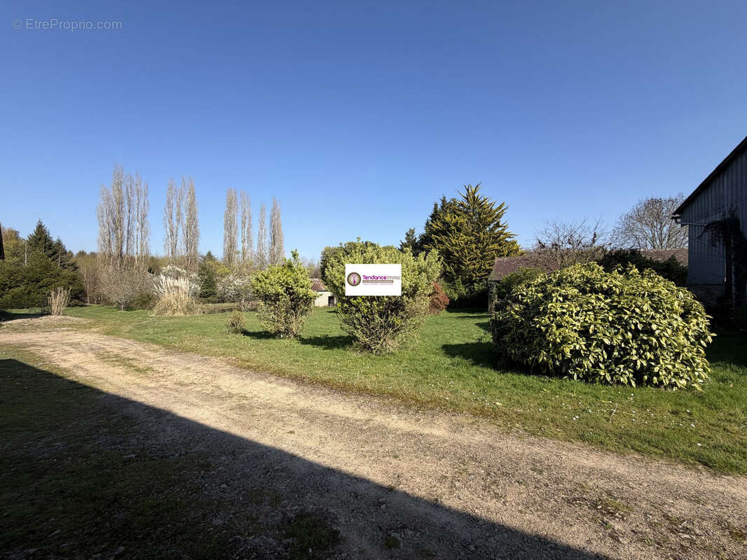 Maison à VILLAINES-LA-CARELLE