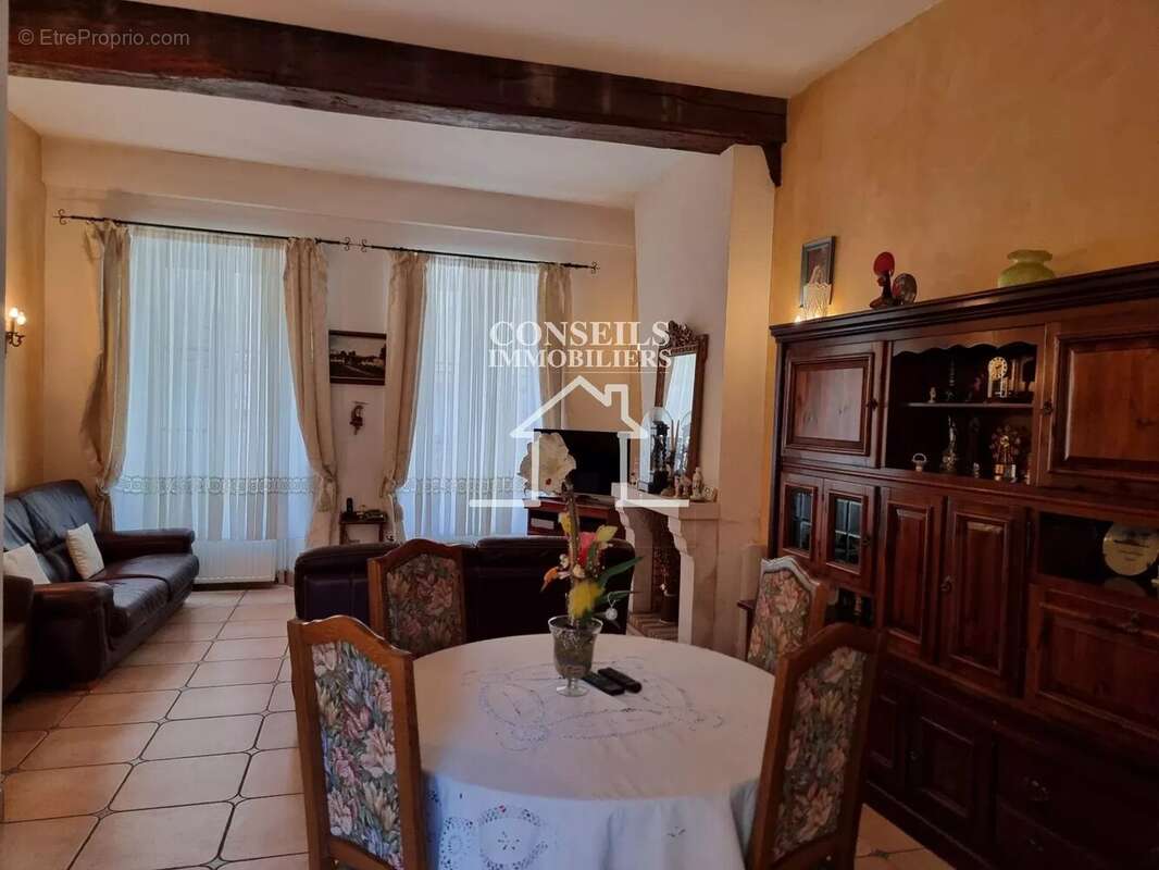 Maison à VILLENEUVE-SUR-YONNE