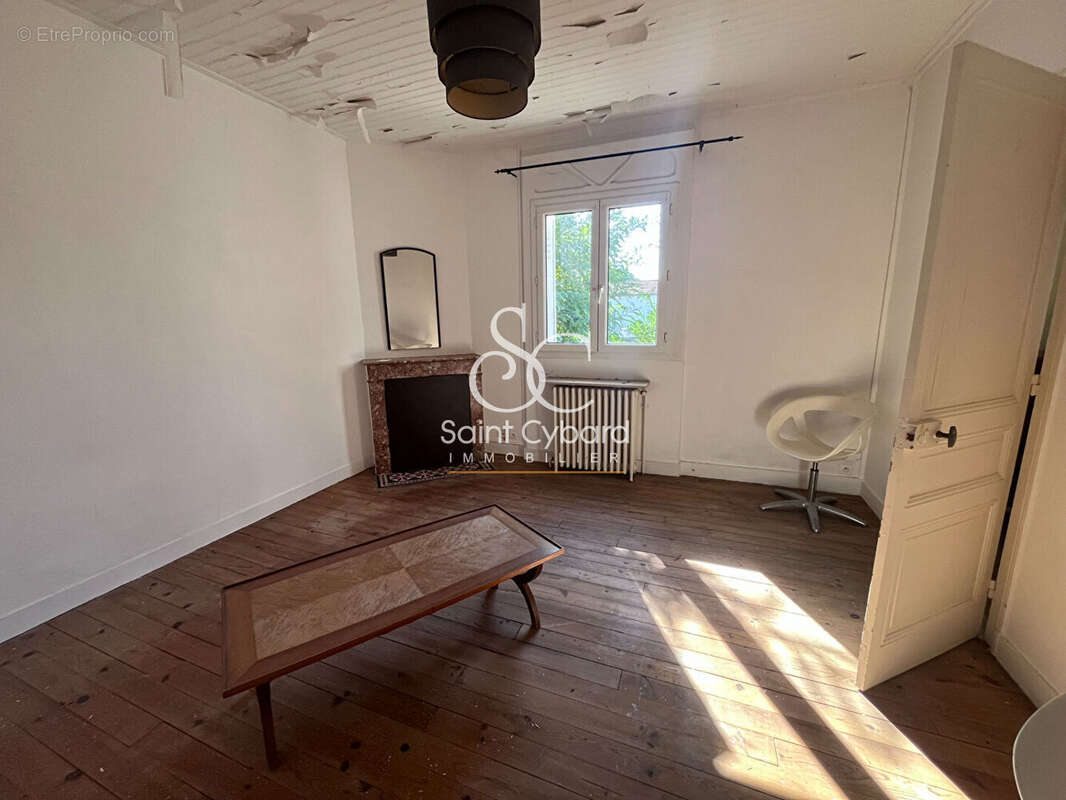 Maison à SAINT-YRIEIX-SUR-CHARENTE