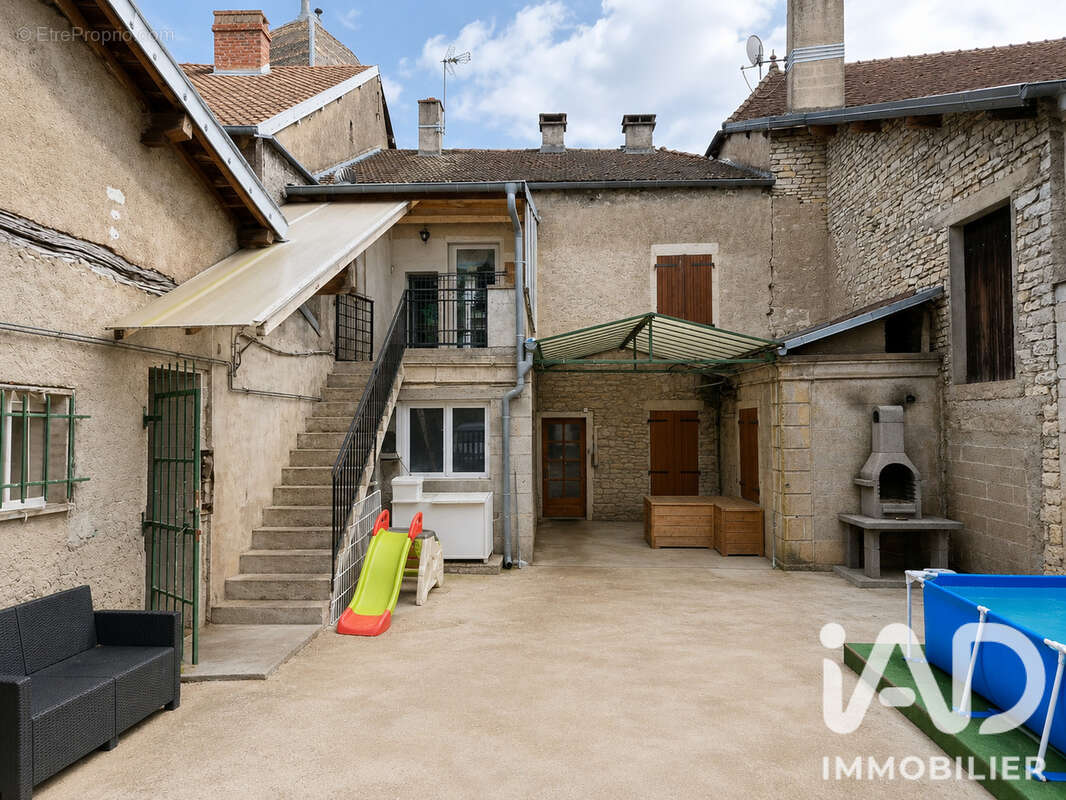 Appartement 160 m² à Montagney  - photo 3