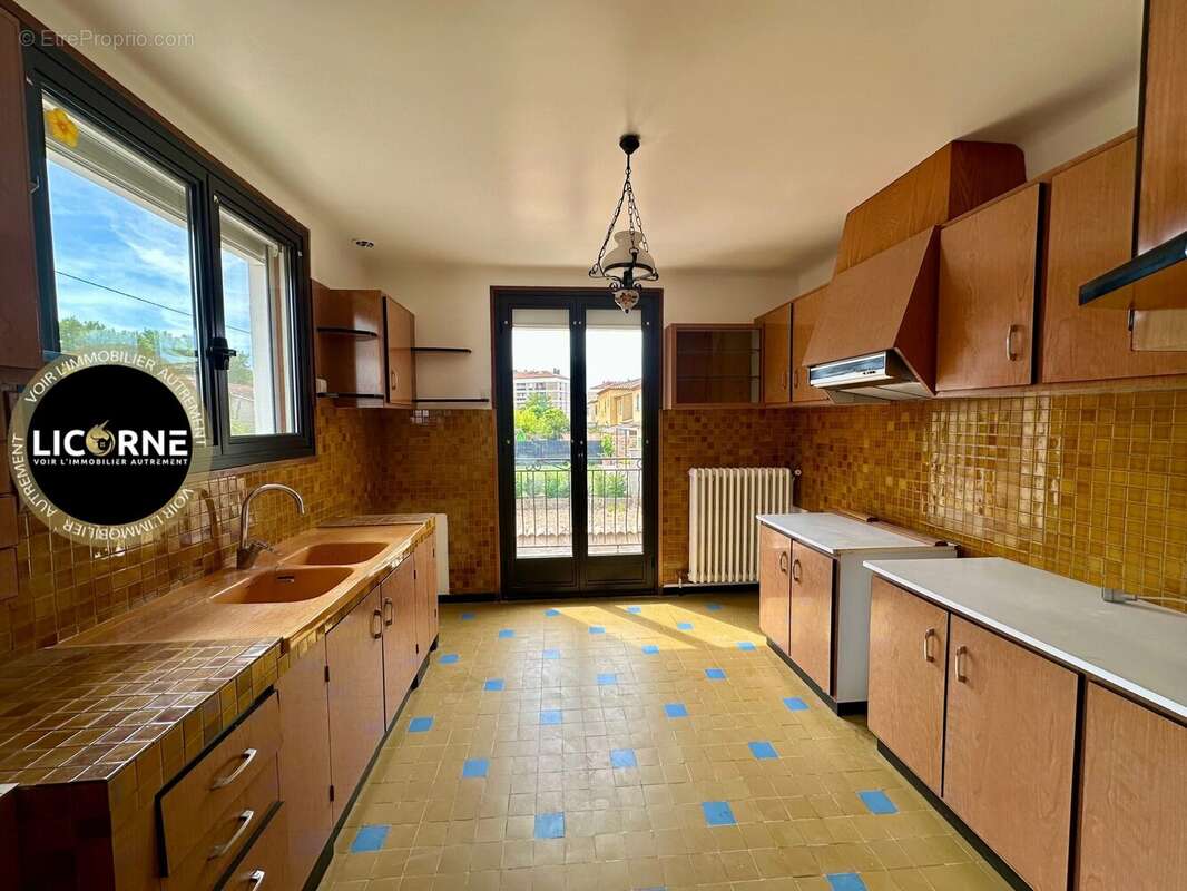 Maison à LE PUY-SAINTE-REPARADE