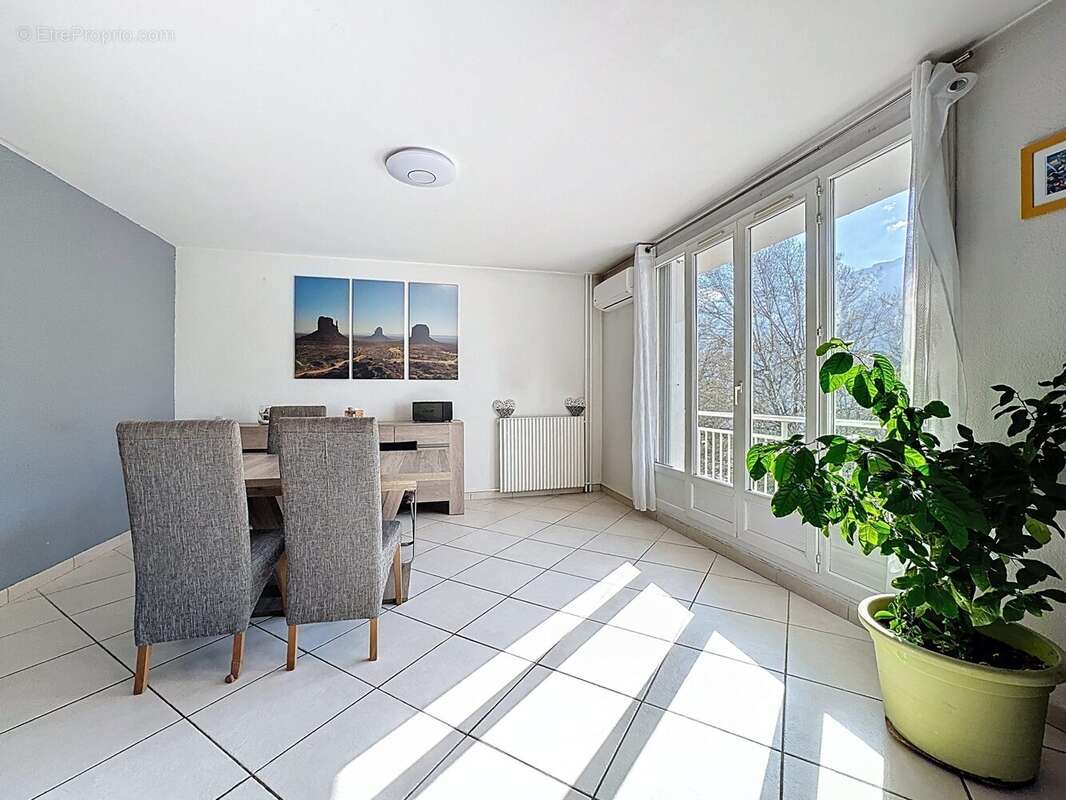 Appartement à LE PONT-DE-CLAIX