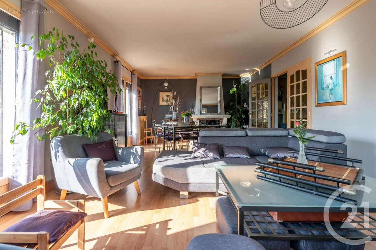 Maison 137 m² à Coubron  - photo 2