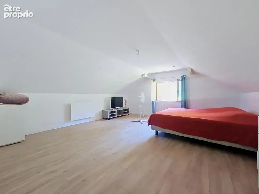 Maison 150 m² à La Tour  - photo 7