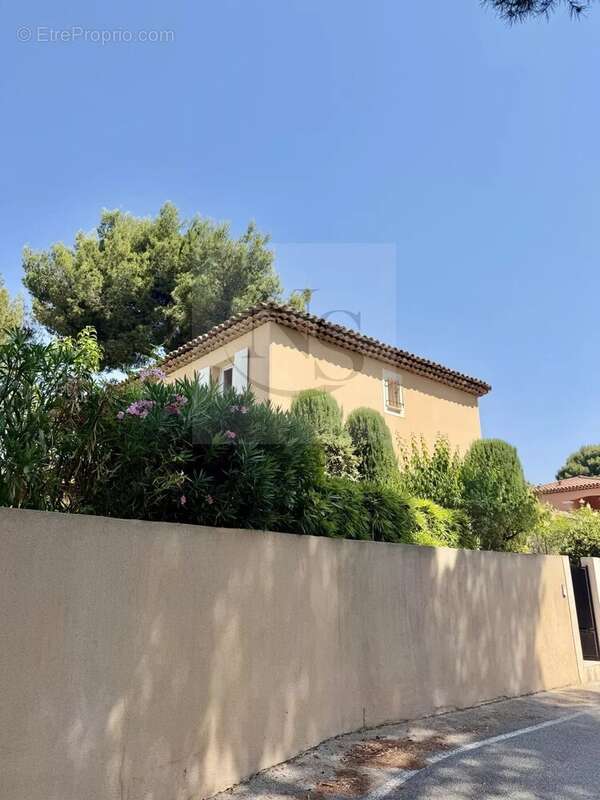 Maison à VELAUX