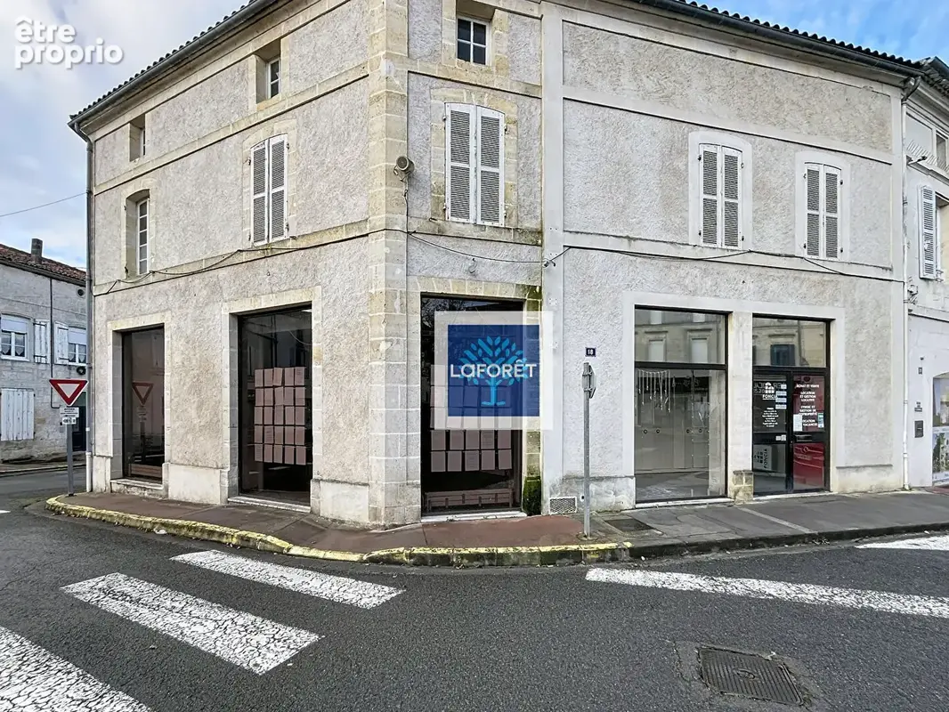 Local commercial d'environ 250m² au coeur de Jonzac - photo 2