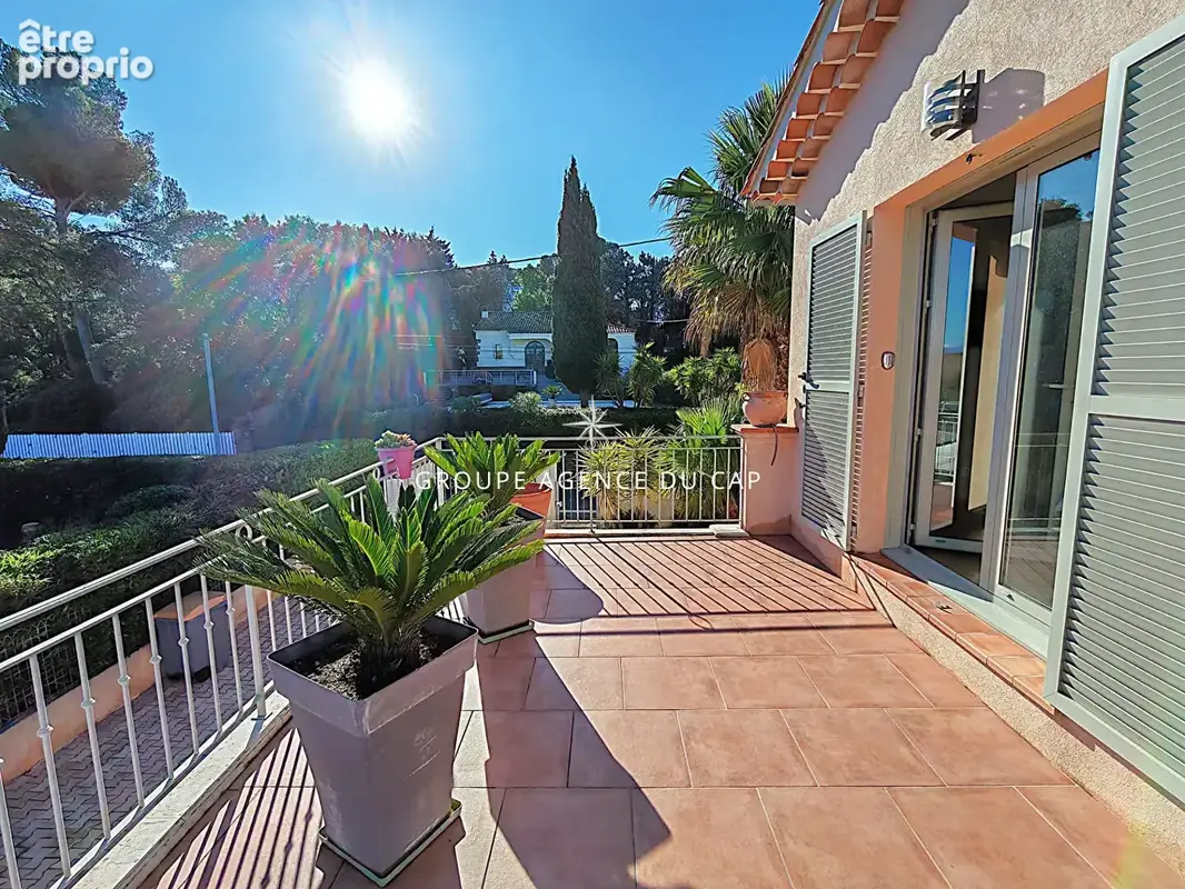 A vendre villa 7 pieces 4 chambres piscine appartement independant proche centre ville et bord de mer a saint aygulf - photo 14