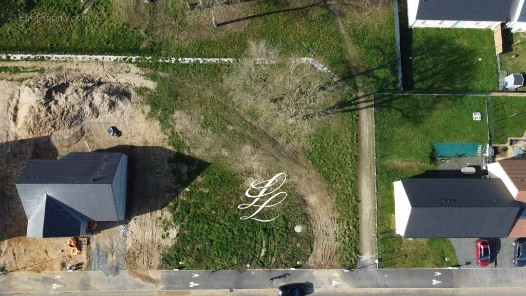 Terrain à LA SUZE-SUR-SARTHE