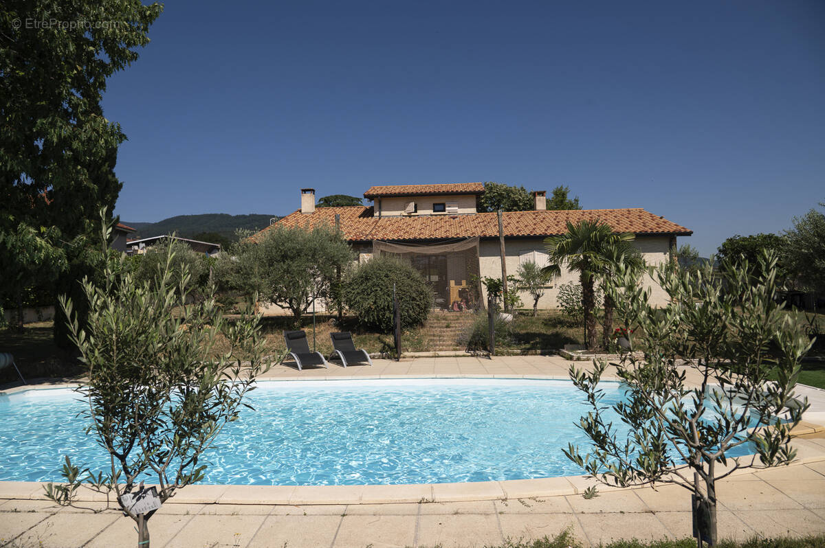 Maison à MACLAS