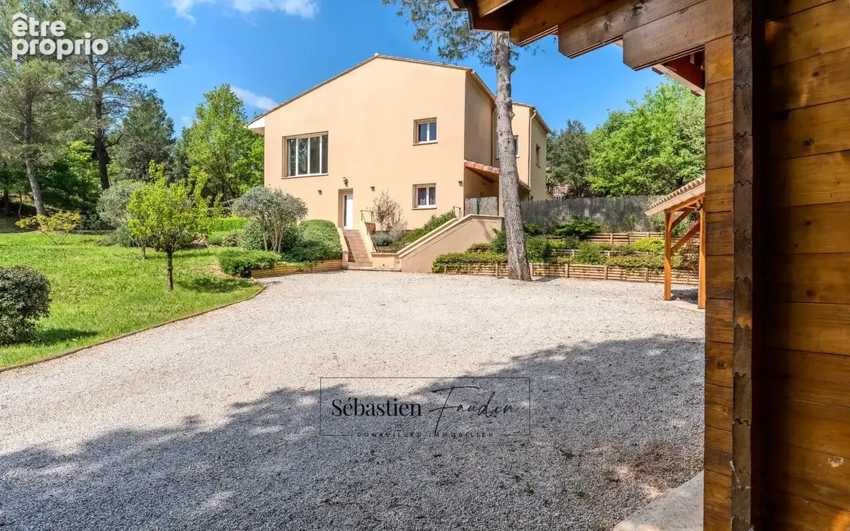 Domaine à vendre à Rousset à 15 minutes d'Aix-en-Provence - 8 000 m² - plusieurs logements - 262 m² habitables - calme absolu -  - photo 45