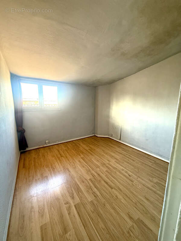 Appartement T1bis Victoire à rafraîchir - photo 4