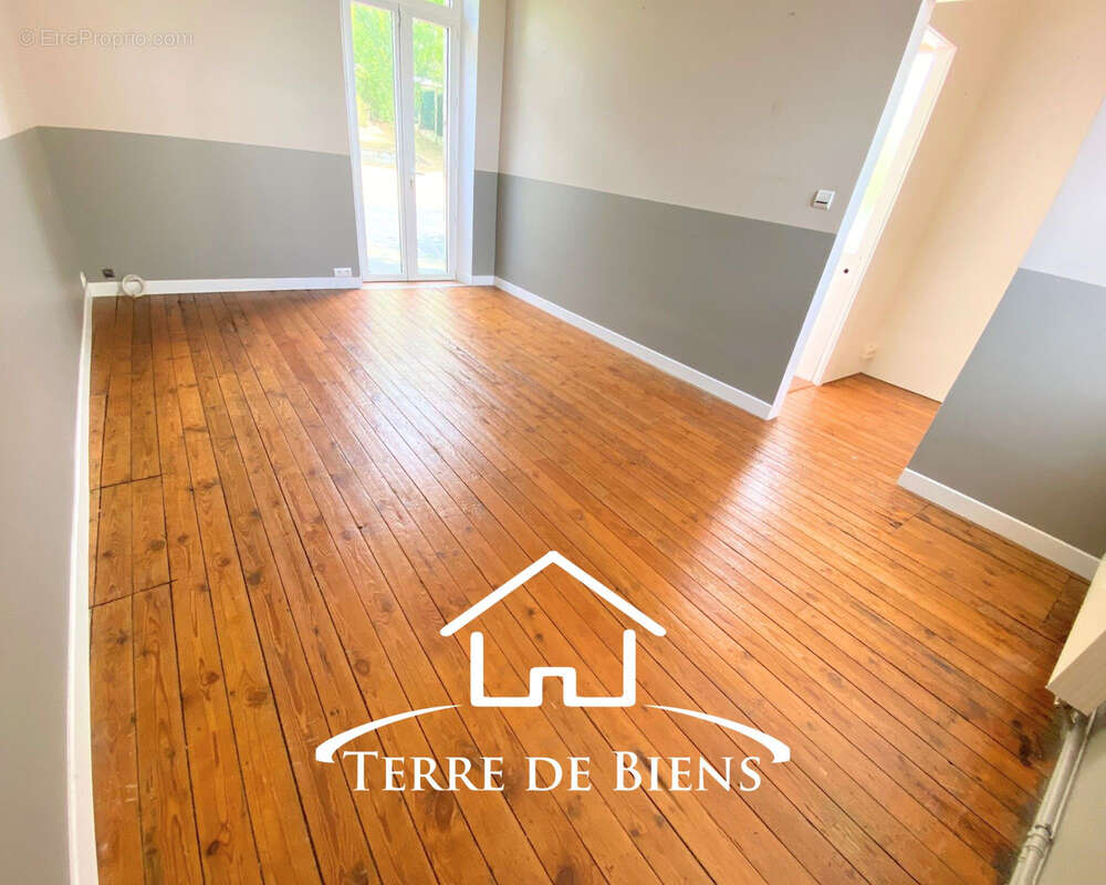 Maison de caractère de 160 m2   Beaux volumes, patio, jardin clos et fort potentiel d'aménagement   Pommiers - photo 7