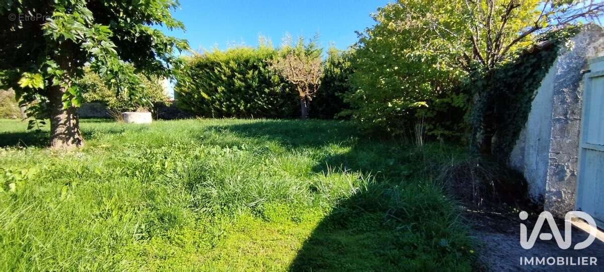 Maison 163 m² à Saint-Georges-De-Longuepierre  - photo 4