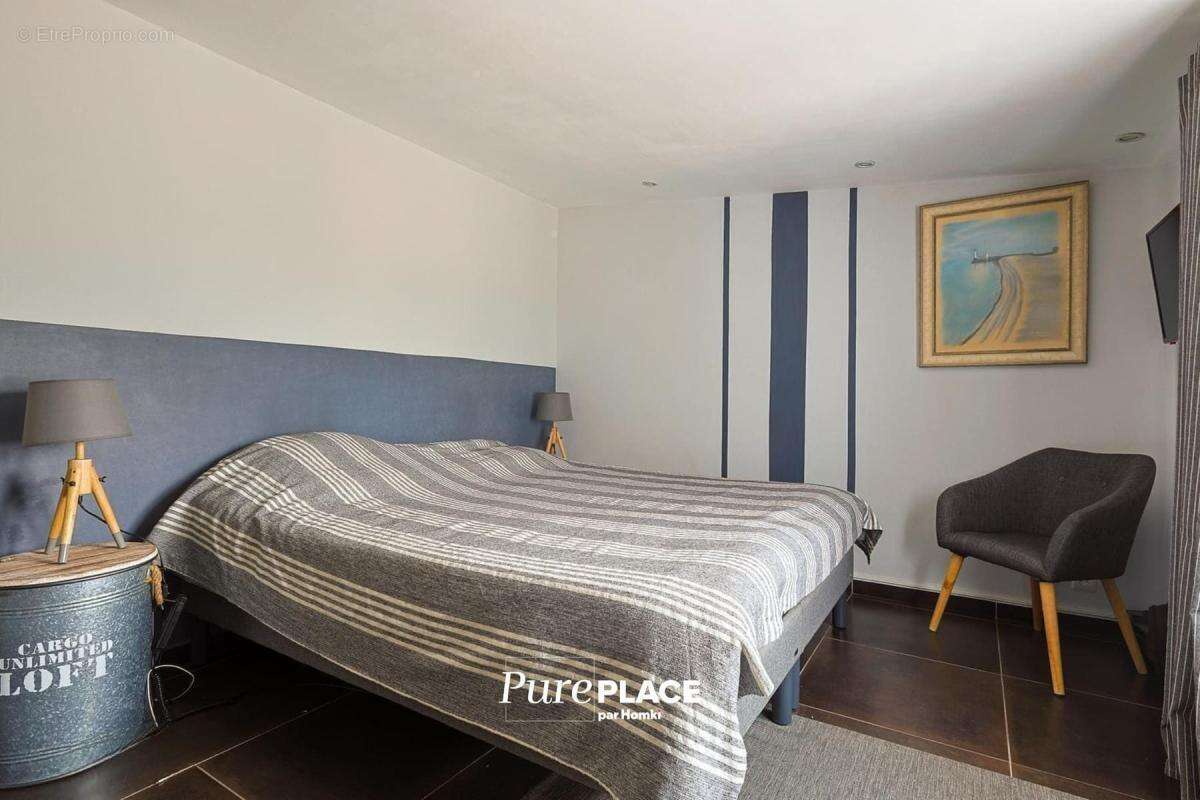 Maison/Villa T4 de 140 m2 à Évenos 83330 - photo 12