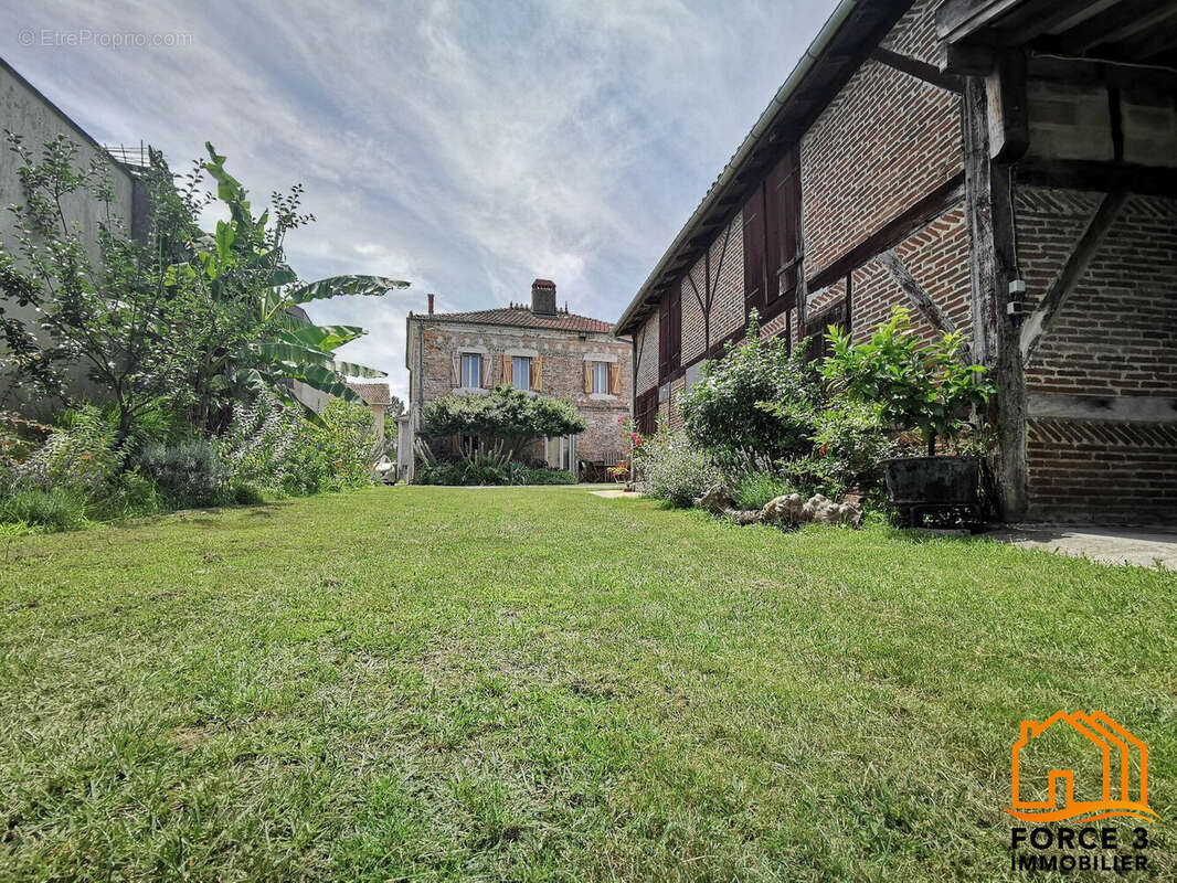 Maison à SAINT-JULIEN-EN-BORN