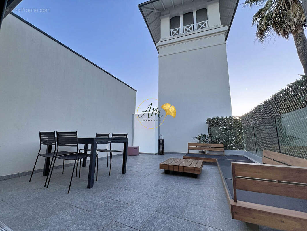 Appartement à VALLAURIS
