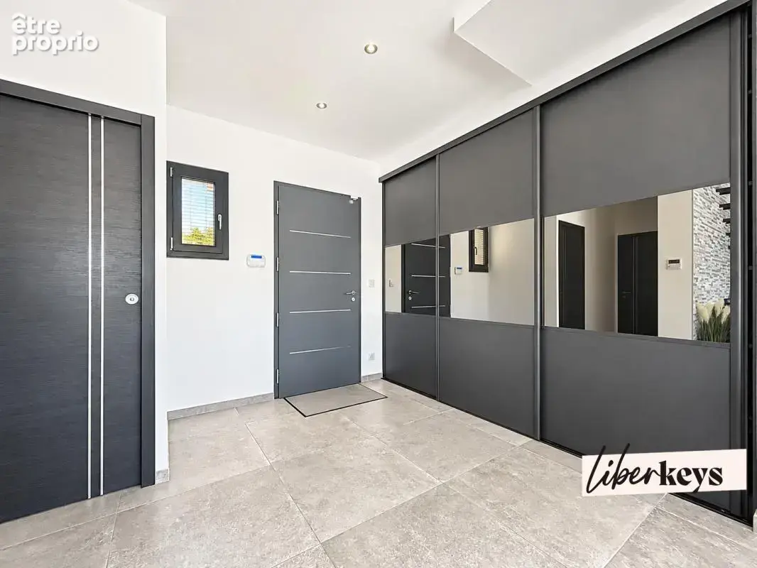 OLIVET Centre (45160) – Maison 250 m², 5 chambres, piscine chauffée et grand garage - photo 4