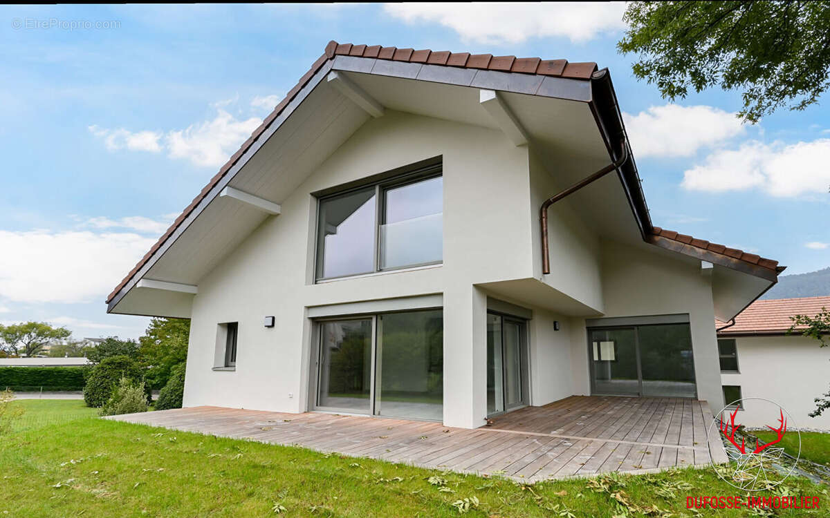 Annecy - Villa 6 pièces 240 m² et rez-de-jardin 110 m². - photo 11