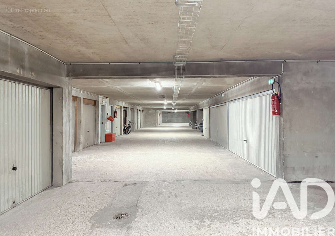 Photo 5 - Parking à PARIS-17E