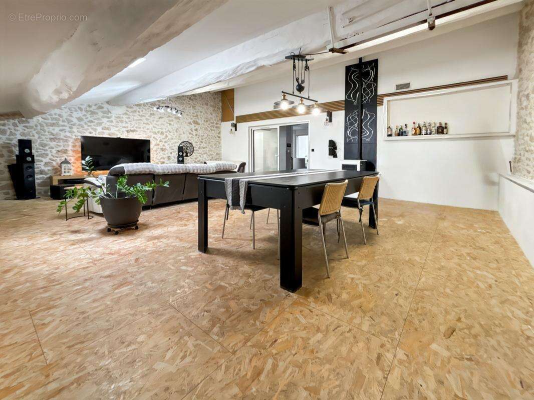 Maison de village rénovée avec grand garage de 100 m² - photo 5