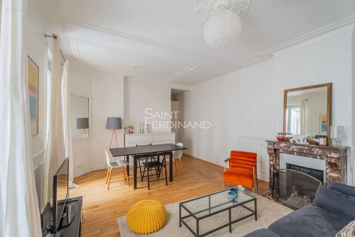 Appartement à PARIS-17E