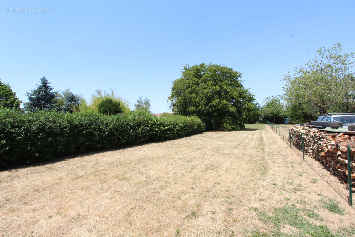 Campagne, maison T4 de 95 m2 avec deux garages et une grange, jardin - photo 11
