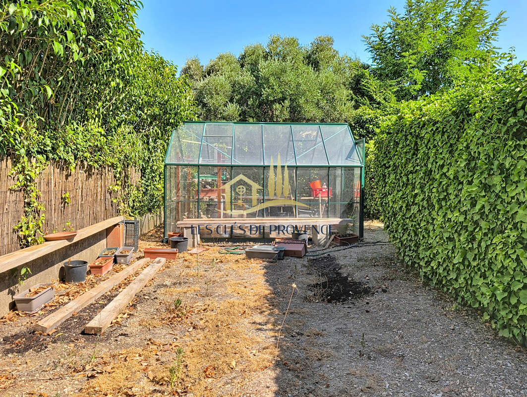 Villa de caractere au coeur de rognac - photo 13