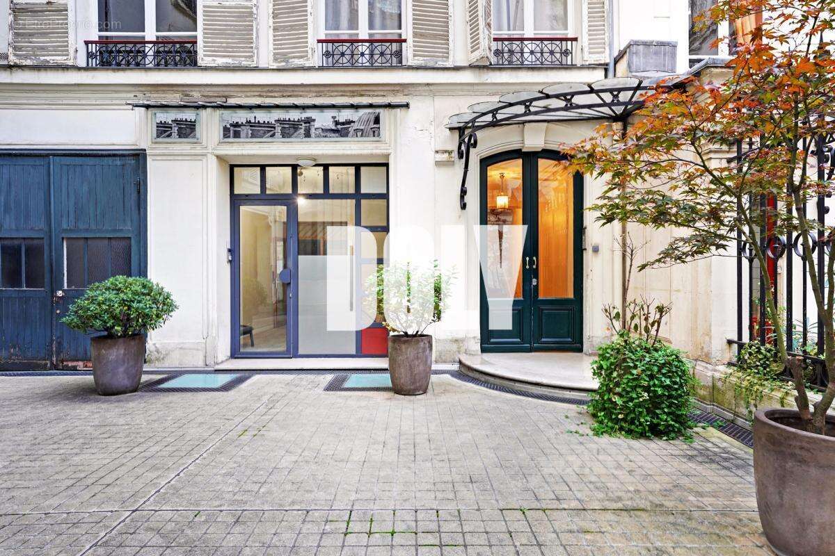 Appartement à PARIS-8E