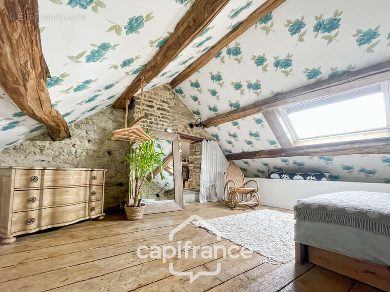 Maison à MONT-SAINT-JEAN