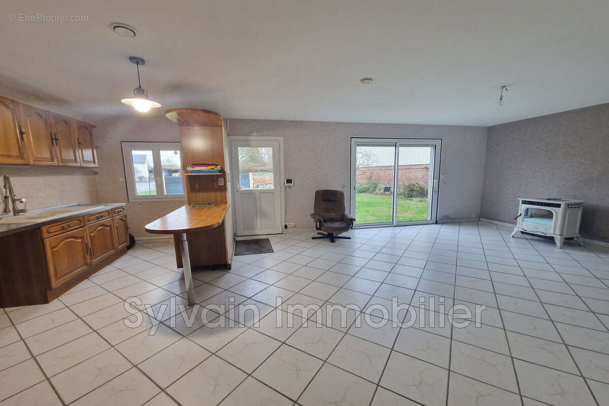 Maison à MILLY-SUR-THERAIN