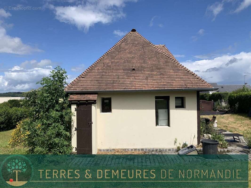 Région VIMOUTIERS (ORNE) Maison en colombages au sein d'un village - photo 2